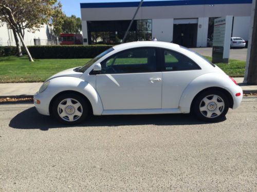 1998 volkswagen beetle base hatchback 2-door 2.0l white