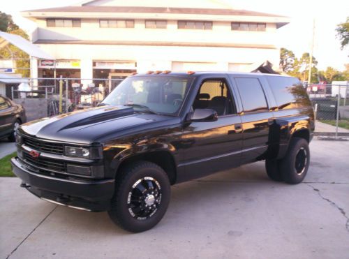 1995 chevrolet c2500 suburban ls sport utility 4-door 7.4l custom duely