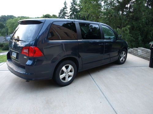 Atlantis blue 2009 volkswagen routan sel