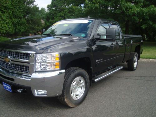 2010 chevrolet silverado 3500hd ltz...black...vortec..only 19000 miles!