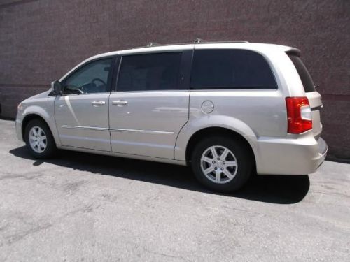 2013 chrysler town & country touring