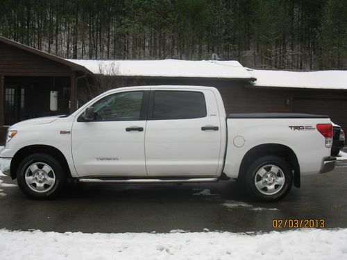 2011 toyota tundra sr5 crew cab pickup 4-door 5.7l