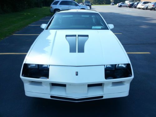 1982 camaro z28 - t-tops - 4 speed manual trans. 305 v8 - carbeurated
