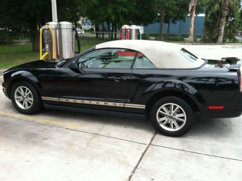 2005 ford mustang base convertible 2-door 4.0l