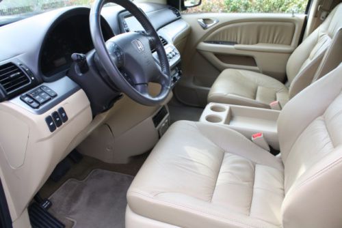 2010 Honda Odyssey Touring Mini Pass. Van, One Owner, Calif. Car. Navi, DVD, image 6