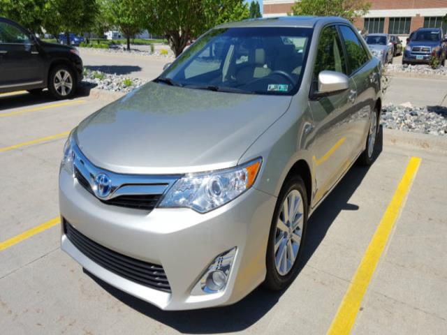 Toyota: camry hybrid xle sedan 4-door