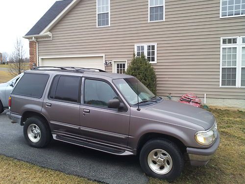 1997 ford explorer  4-door 4.0l v6 in great condition looks very good!! a+  look