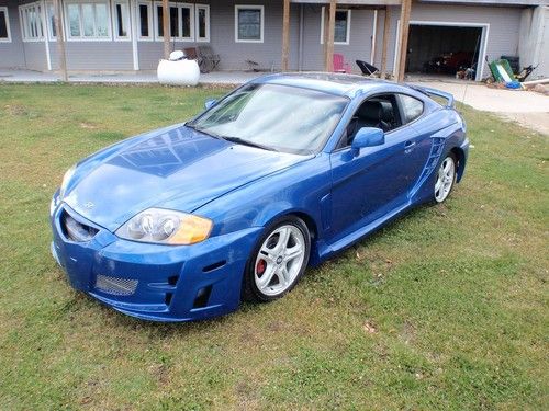 2004 hyundai tiburon gt   sick body kit looks amazing !!!!!! fast and fun!!