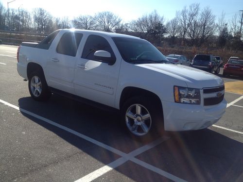 2007 chevrolet avalanche lt beautiful. clean runs great!