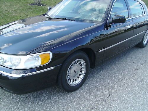 1999 lincoln town car cartier loaded...moonroof