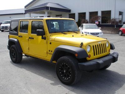 Auto custom wheels hp 3.8l v6 4x4 15/19 mpg offroad fun yellow