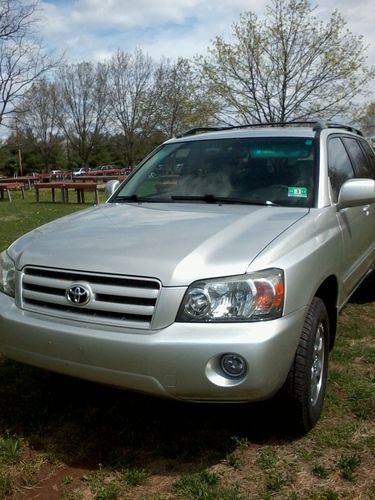 Very nice 06 4wd 6 cyl remote start 1 owner toyota highlander 153k like new !!