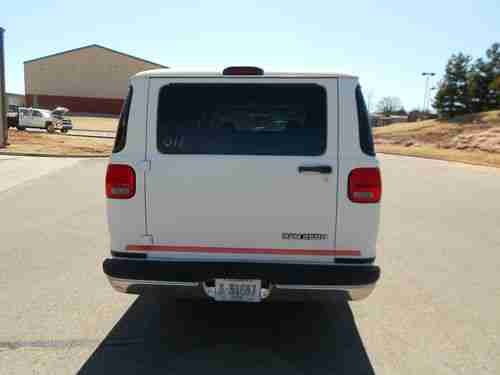 GOVERNMENT SURPLUS VEHICLE!!! - 2001 Dodge Ram 3500 Van!!, image 3