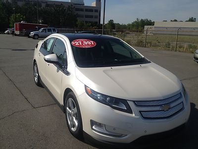 Volt leather loaded nav pearl automatic power low miles
