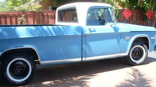 Dodge d100 pick-up