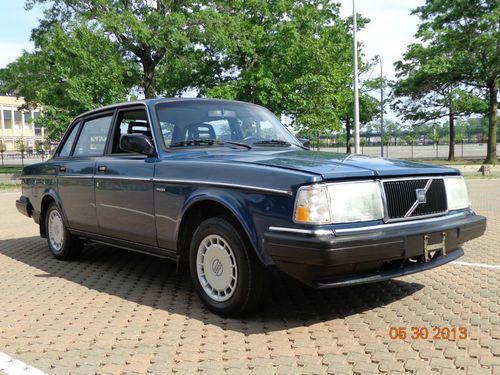 1991 volvo 240 base sedan 4-door 2.3l 5 spd clean &amp; smooth