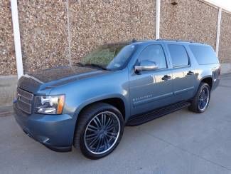 2008 chevrolet suburban lt 2wd-custom 24 inch wheels-low miles-carfax certified