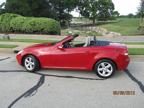 Beautiful, well taken care of Mercedes SLK, image 10