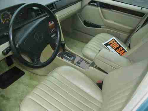 1993 Mercedes Benz 300, image 2