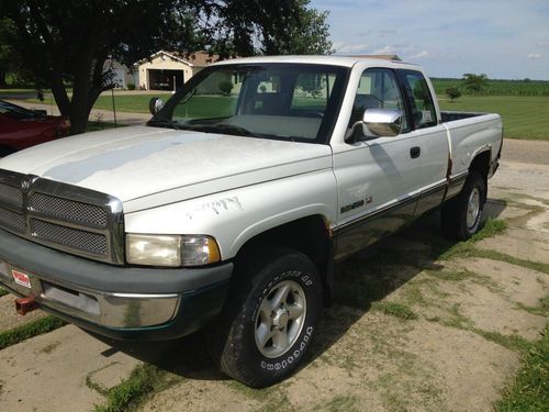 1996 dodge ram 1500 base extended cab pickup 2-door 5.2l