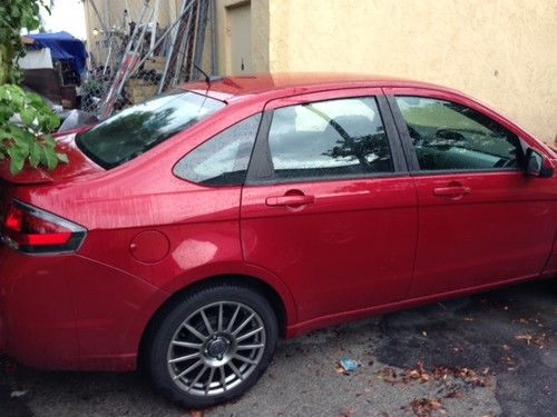 2010 ford focus ses sedan 4-door 2.0l