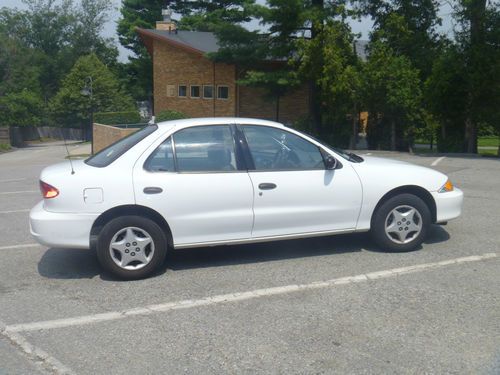 2000 chevrolet cavalier base sedan 4-door 2.2l