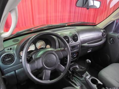4dr Sport 4W Manual SUV 2.4L CD 4X4 4-Wheel Disc Brakes AM/FM Stereo, image 11