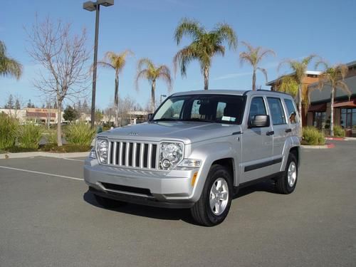 2011 jeep liberty sport utility v6 awd 4wd only 10k miles! suv like new l@@k now