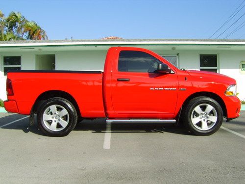 2012 ram 1500 express 5.7 hemi 4k miles red / gray - almost brand new