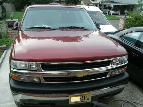 2002 chevrolet tahoe 4x4 ,3 rd row seats,no reserve,leather seats,for parts