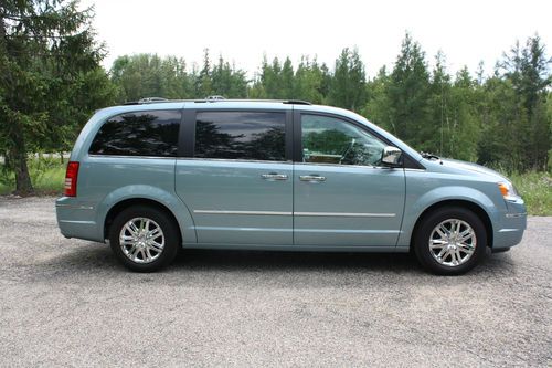 2009 chrysler town and country limited