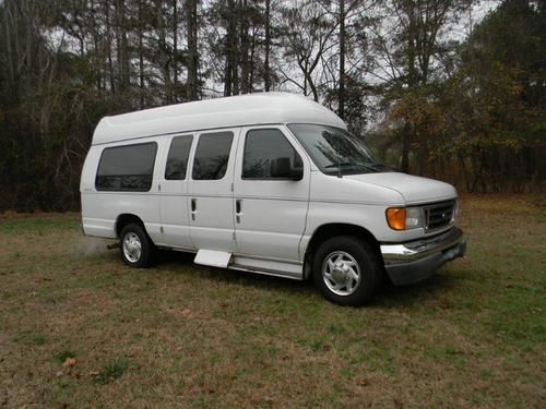 2005 ford 12 passenger van
