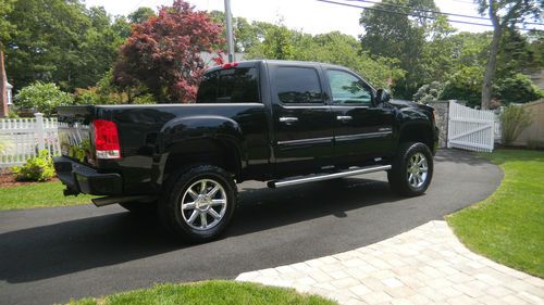 2012 gmc denali fully loaded six inch lift kit nitto 35" tires mint condition!