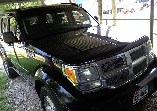 2007 dodge nitro sxt sport utility 4-door 3.7l.  black.