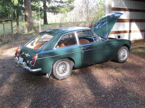 1968 mgbgt, racing green