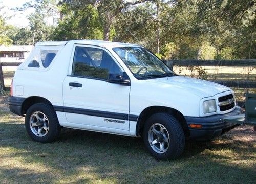 1999 chevrolet tracker base sport utility 2-door 2.0l