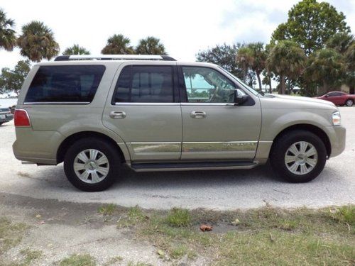 Super clean 2007 lincoln navigator luxury suv.  dvd, 3rd row, loaded!