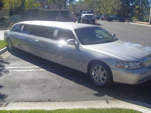 2006 lincoln town car  10 passenger limousine