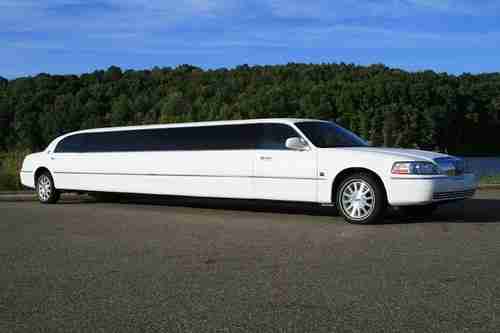 limo limousine 2006 Lincoln Town Car limo 180