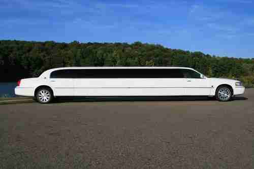 limo limousine 2006 Lincoln Town Car limo 180