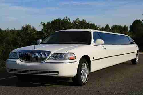 limo limousine 2006 Lincoln Town Car limo 180