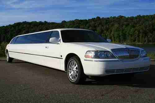 limo limousine 2006 Lincoln Town Car limo 180
