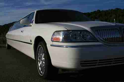 limo limousine 2006 Lincoln Town Car limo 180