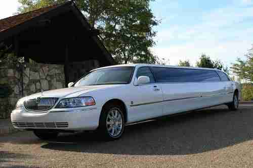limo limousine 2006 Lincoln Town Car limo 180