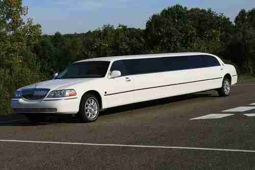 limo limousine 2006 Lincoln Town Car limo 180