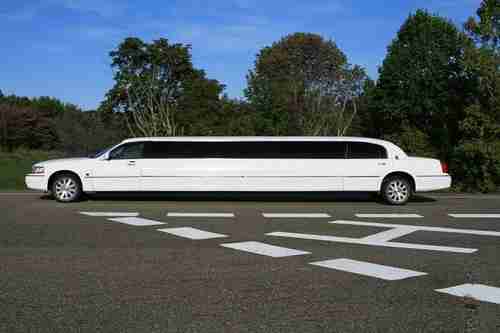 limo limousine 2006 Lincoln Town Car limo 180