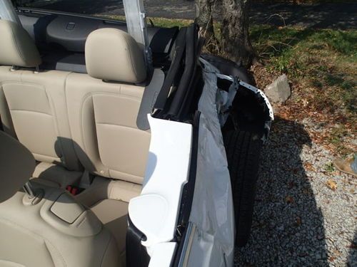 2013 Volkswagen Beetle Convertible, 813 miles, clear title, non salvage, damaged, image 3