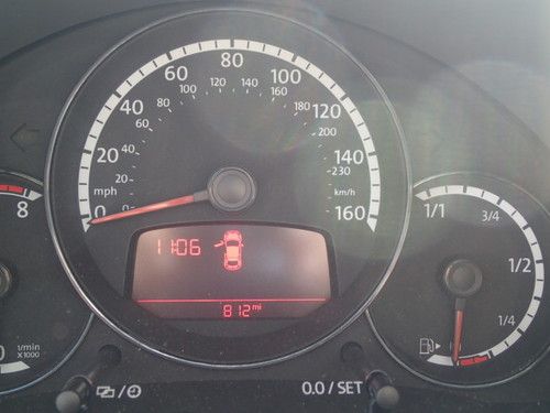 2013 Volkswagen Beetle Convertible, 813 miles, clear title, non salvage, damaged, image 4