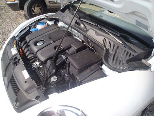 2013 Volkswagen Beetle Convertible, 813 miles, clear title, non salvage, damaged, image 5