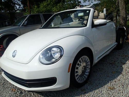 2013 Volkswagen Beetle Convertible, 813 miles, clear title, non salvage, damaged, image 8